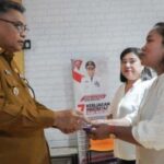 Boy-kaya-serahkan-insentif (1)